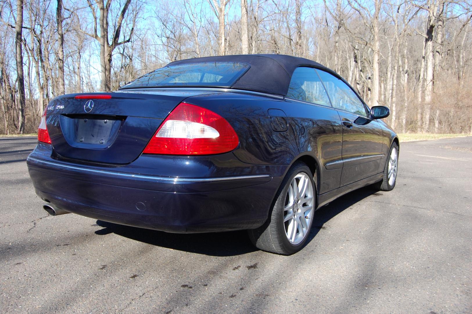 2009 Blue /Beige Mercedes-Benz CLK-Class (WDBTK56FX9T) with an 3.5 Liter engine, Automatic transmission, located at 6528 Lower York Road, New Hope, PA, 18938, (215) 862-9555, 40.358707, -74.977882 - 2009 Mercedes-Benz CLK 350 Convertible, low mileage, clean condition inside and out. 3.5 Liter V6 engine, automatic transmission, tilt wheel, cruise control, wood trim, 3 Master keys, dual heated power seats, windows, mirrors, central locking system, 19 " Alloy wheels, 4 good all season tires, AM/F - Photo#6